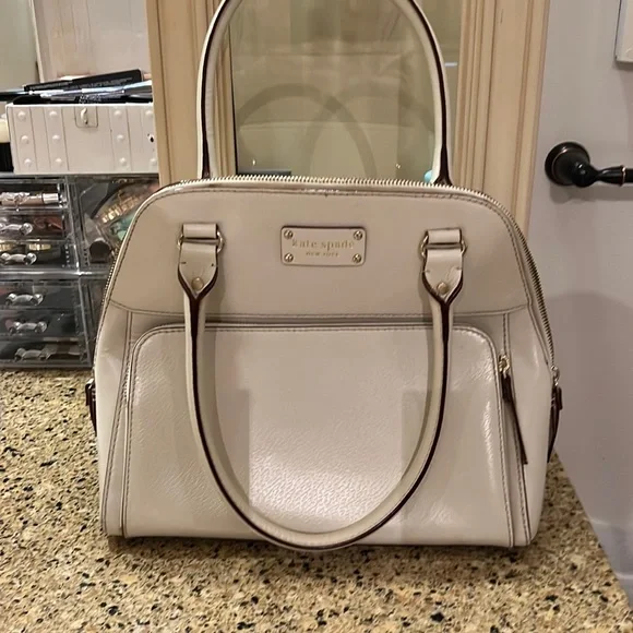 Kate Spade hand bag!! Very loved but rarely used.. Looks like new!! - Picture 1 of 5
